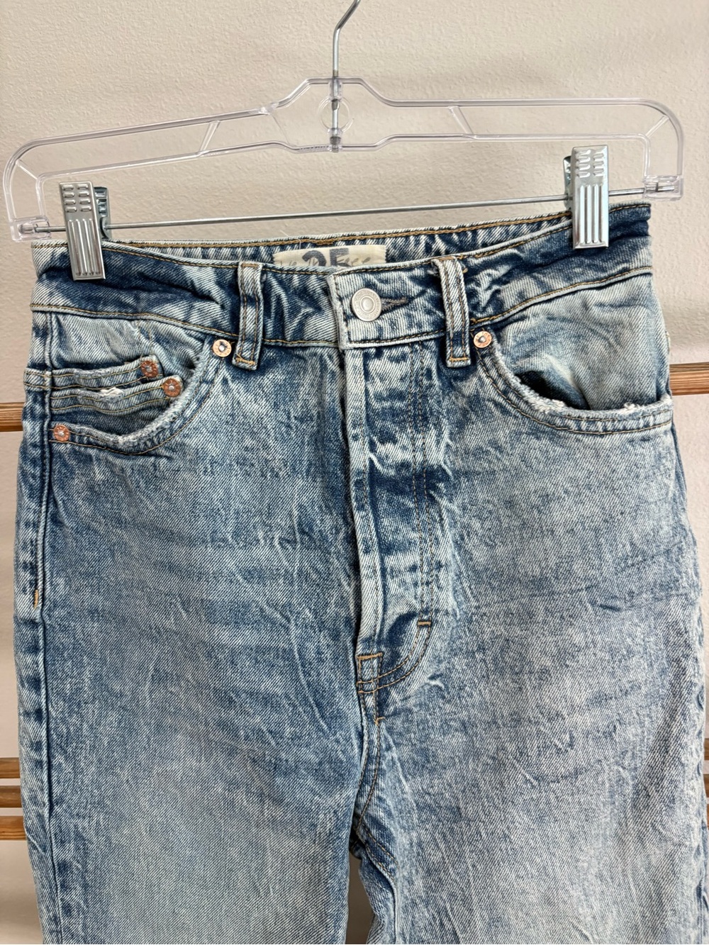 We the free Zuri mom jeans lived in blue acid wash | size 25 - Picture 4 of 6